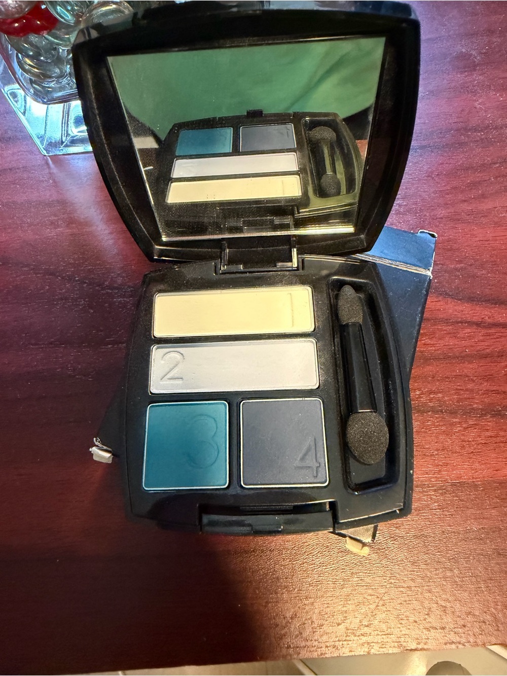 NWT AVON Eyeshadow Quad Palette in Teal, Navy & Cream - Women Makeup